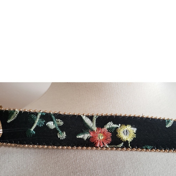 Western Black Goldtone Embossed Flower Embroidered Rancher Belt Buckle Boho New - Picture 9 of 9